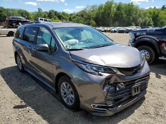 TOYOTA SIENNA XLE 2022 with VIN 5TDYSKFC0NS047124 - Photo from auction