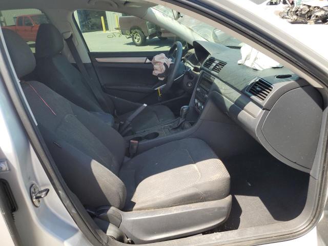 Photo 5 from auction – 2012 VOLKSWAGEN PASSAT S with VIN 1VWAP7A33CC055043