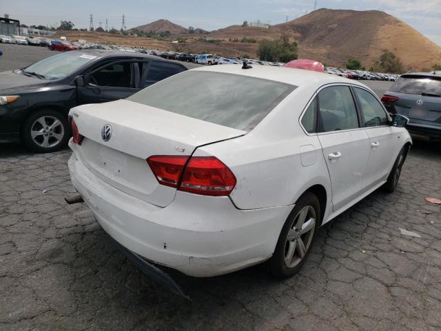 Photo 4 from auction – 2015 VOLKSWAGEN PASSAT S with VIN 1VWAT7A3XFC095412