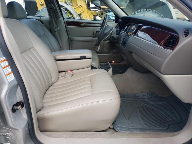 Photo 5 from auction – 2004 LINCOLN TOWN CAR E with VIN 1LNHM81W84Y636158