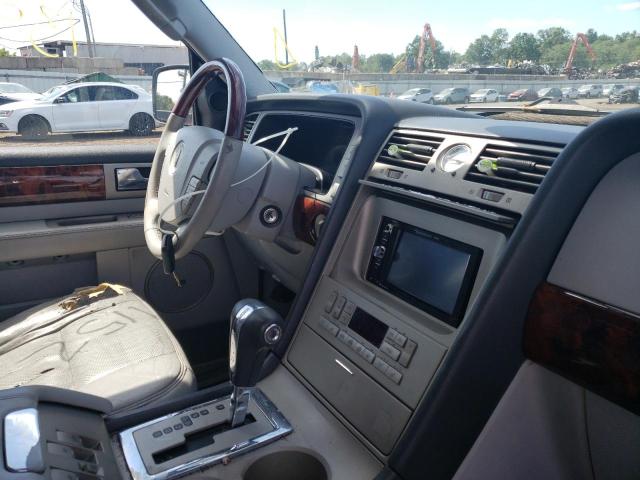Photo 9 from auction – 2005 LINCOLN NAVIGATOR with VIN 5LMFU28555LJ06355