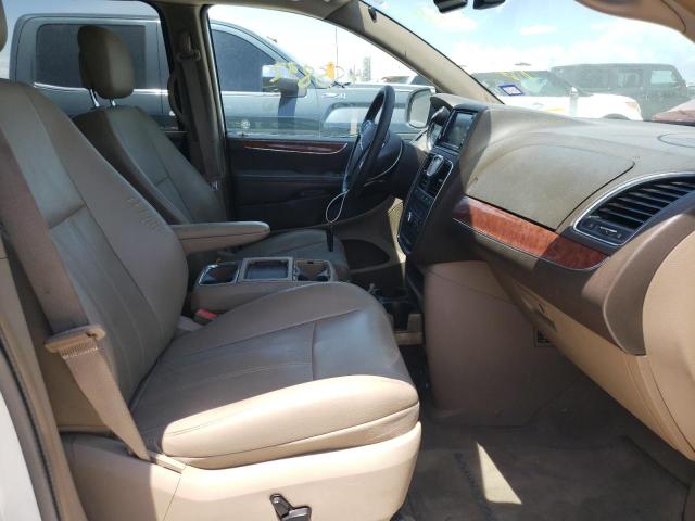 Photo 5 from auction – 2011 CHRYSLER TOWN & COU with VIN 2A4RR8DG1BR635685