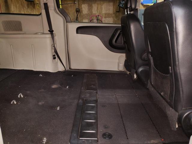 Photo 6 from auction – 2013 CHRYSLER TOWN & COU with VIN 2C4RC1BG2DR720264