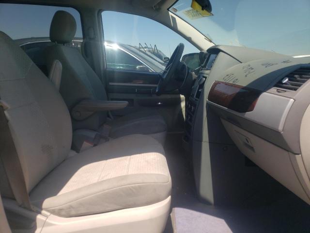 Photo 5 from auction – 2010 CHRYSLER TOWN & COU with VIN 2A4RR5D1XAR152415