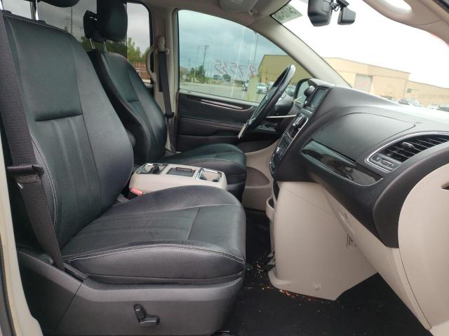 Photo 5 from auction – 2016 CHRYSLER TOWN & COU with VIN 2C4RC1CG1GR239442