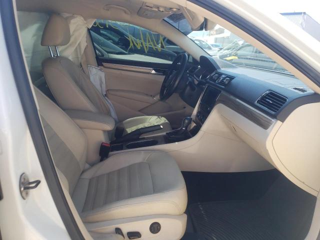 Photo 5 from auction – 2017 VOLKSWAGEN PASSAT SEL with VIN 1VWCT7A30HC018642