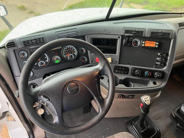 Zdjęcie 9 z aukcji – 2016 FREIGHTLINER CASCADIA 1 z VIN 3AKJGLD55GSHC7551