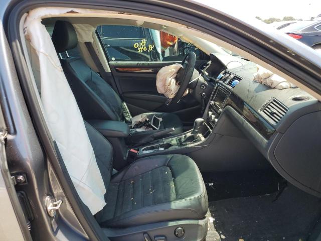 Photo 5 from auction – 2015 VOLKSWAGEN PASSAT SEL with VIN 1VWCT7A33FC058744