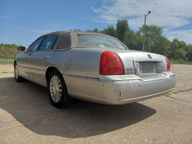 Photo 3 from auction – 2004 LINCOLN TOWN CAR U with VIN 1LNHM83W64Y619100