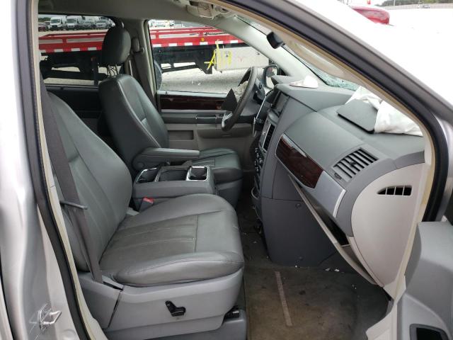 Photo 5 from auction – 2010 CHRYSLER TOWN & COU with VIN 2A4RR5DXXAR142357