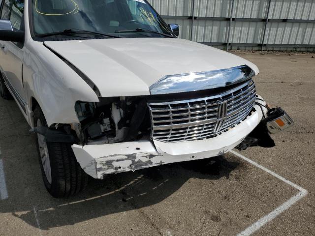 Photo 9 from auction – 2011 LINCOLN NAVIGATOR with VIN 5LMJJ2J54BEJ02648
