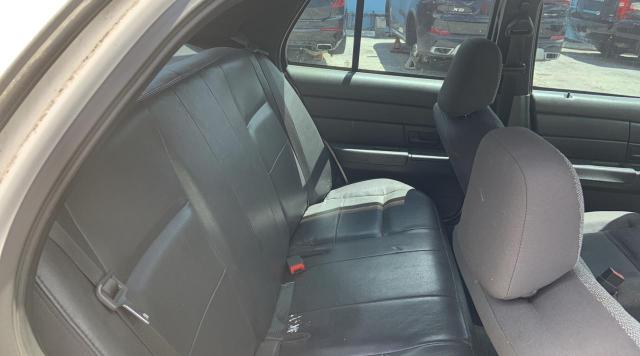 Photo 6 from auction – 2004 FORD CROWN VICT with VIN 2FAFP71W24X143661
