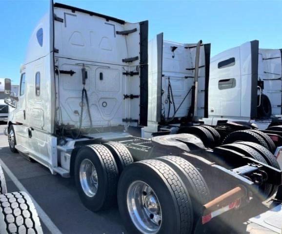 Photo 3 from auction – 2018 FREIGHTLINER CASCADIA 1 with VIN 3AKJHHFG1JSJV9610