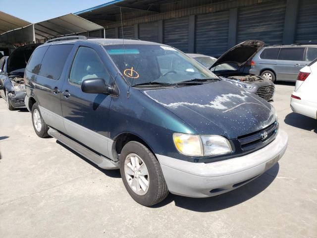 TOYOTA SIENNA LE 1998 with VIN 4T3ZF13C0WU056901 - Photo from auction