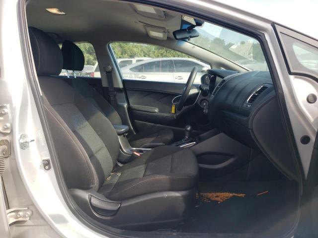 Photo 5 from auction – 2017 KIA FORTE LX with VIN 3KPFK4A75HE026362