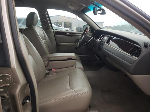 Photo 5 from auction – 2010 LINCOLN TOWN CAR S with VIN 2LNBL8CV9AX752154