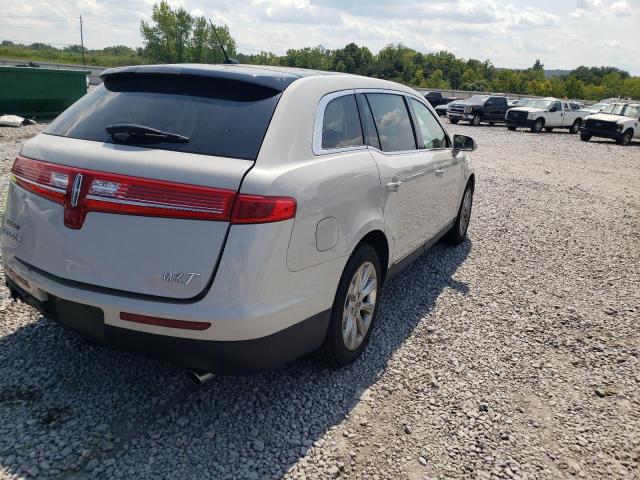 Photo 4 from auction – 2019 LINCOLN MKT with VIN 2LMHJ5AT8KBL00487