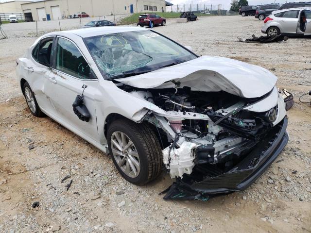 TOYOTA CAMRY LE 2022 with VIN 4T1C11AK5NU034303 - Photo from auction