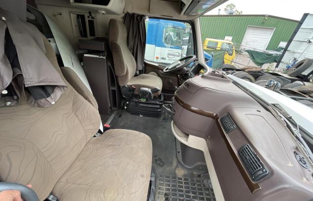 Photo 5 from auction – 2015 VOLVO VN VNL with VIN 4V4NC9EHXFN179342
