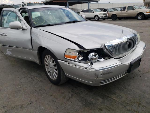 Photo 9 from auction – 2004 LINCOLN TOWN CAR U with VIN 1LNHM83WX4Y647501