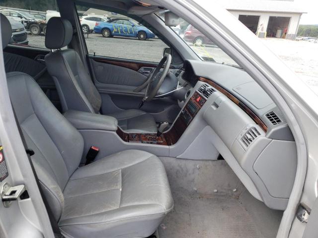 Photo 5 from auction – 2001 MERCEDES-BENZ E 320 with VIN WDBJF65J91B235539