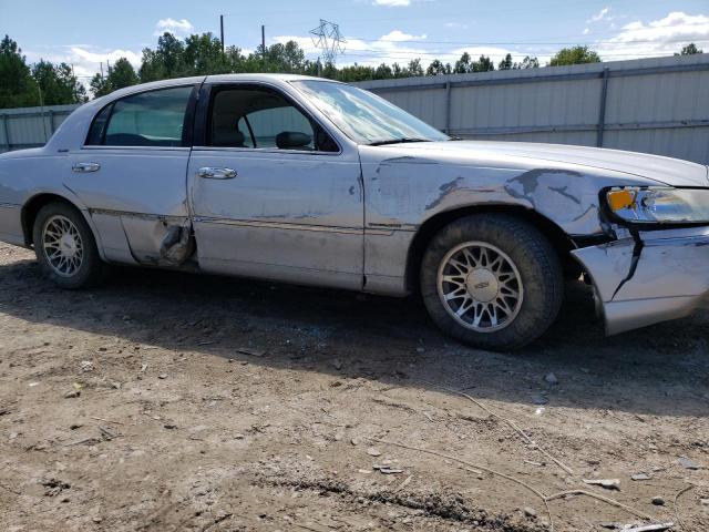 Photo 9 from auction – 2000 LINCOLN TOWN CAR S with VIN 1LNHM82W2YY847005