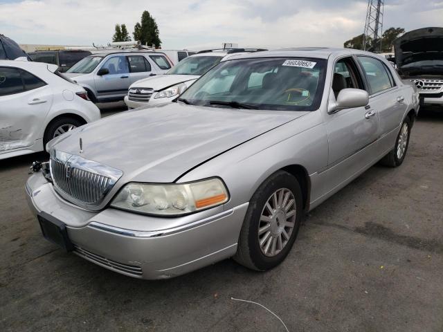 Photo 2 from auction – 2004 LINCOLN TOWN CAR U with VIN 1LNHM83WX4Y647501