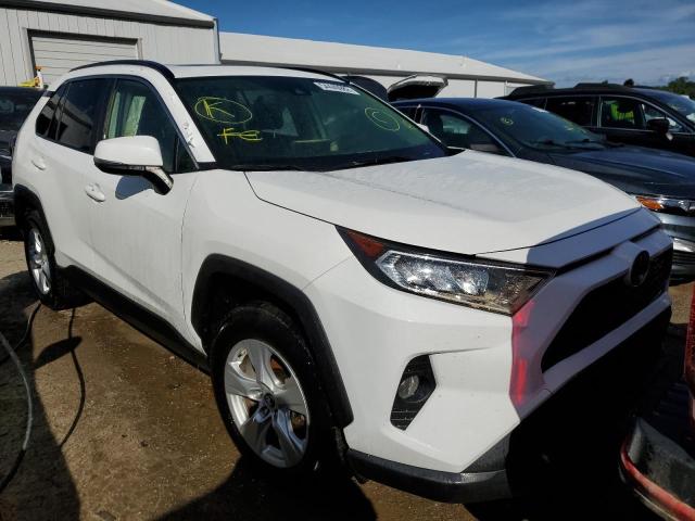 TOYOTA RAV4 XLE 2019 with VIN JTMP1RFV1KD005769 - Photo from auction