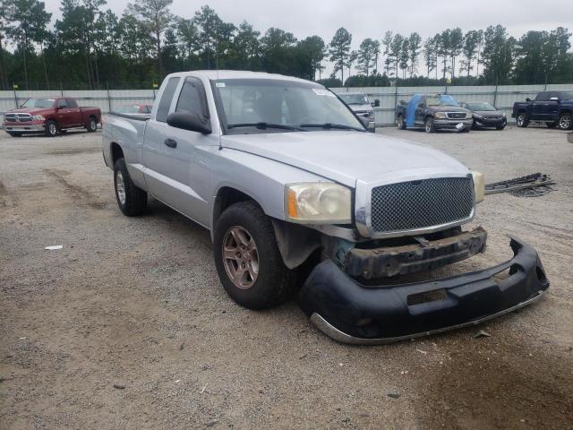 DODGE DAKOTA SLT 2005 with VIN 1D7HE42K55S330552 - Photo from auction