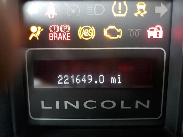 Photo 8 from auction – 2011 LINCOLN NAVIGATOR with VIN 5LMJJ2J51BEJ09380