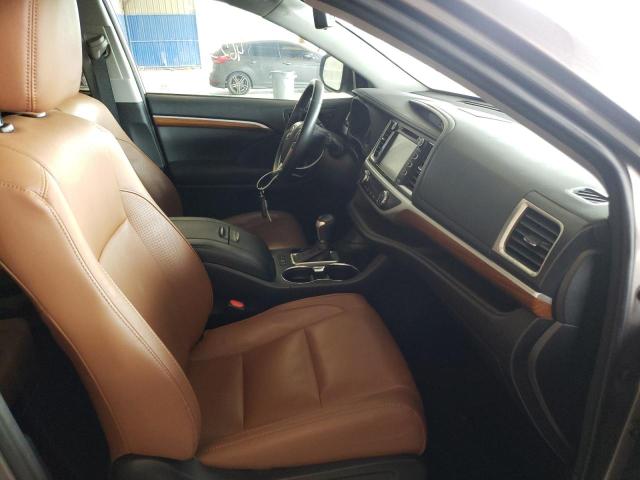 Photo 5 from auction – 2017 TOYOTA HIGHLANDER with VIN 5TDYZRFH8HS231022