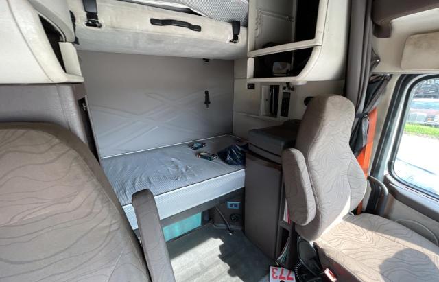 Photo 6 from auction – 2016 VOLVO VN VNL with VIN 4V4NC9EH7GN936375