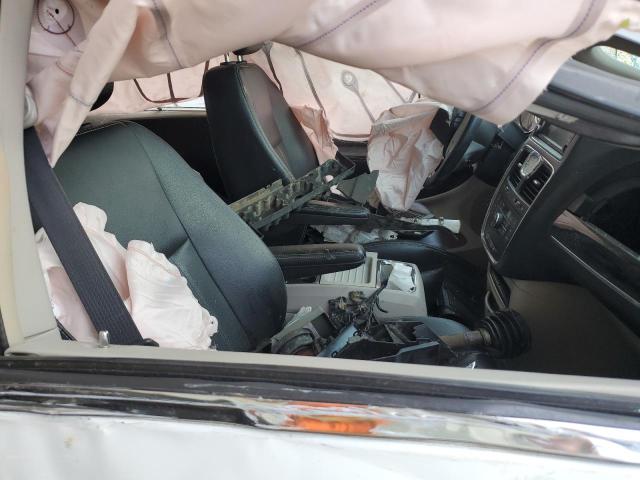 Photo 5 from auction – 2016 CHRYSLER TOWN & COU with VIN 2C4RC1CG9GR148967
