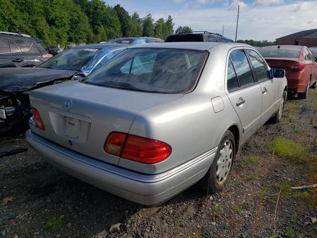 Photo 4 from auction – 1999 MERCEDES-BENZ E 320 with VIN WDBJF65H2XA931803