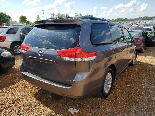 Photo 4 from auction – 2011 TOYOTA SIENNA XLE with VIN 5TDYK3DC1BS080654