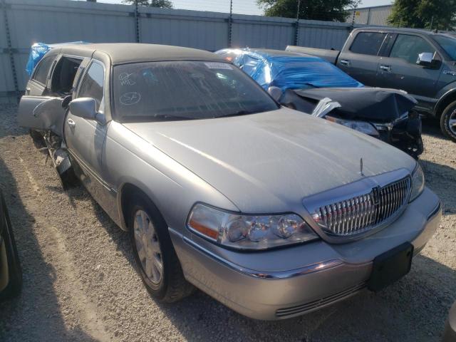 LINCOLN TOWN CAR E 2004 with VIN 1L1FM81W24Y673845 - Photo from auction