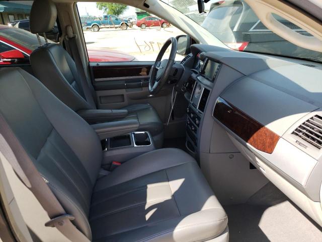 Photo 5 from auction – 2010 CHRYSLER TOWN AND C with VIN 2A4RR5D16AR115569