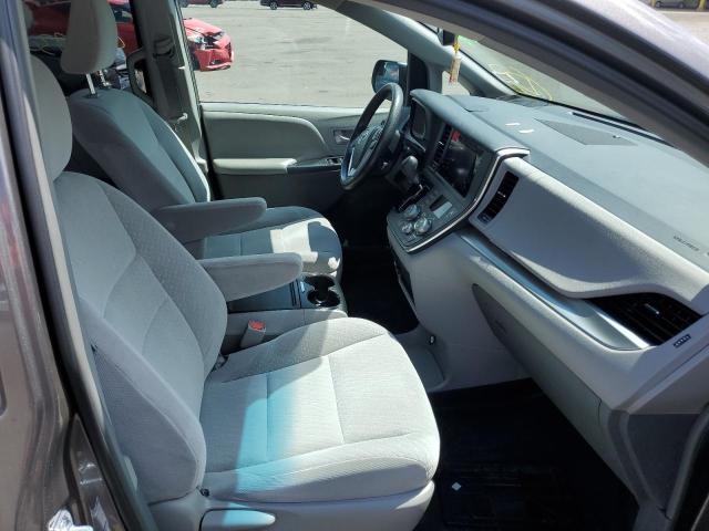 Photo 5 from auction – 2017 TOYOTA SIENNA LE with VIN 5TDJZ3DC1HS151163