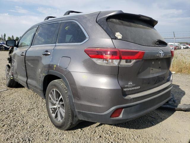 Photo 3 from auction – 2017 TOYOTA HIGHLANDER with VIN 5TDJZRFH8HS457742