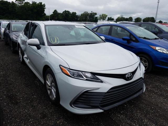 TOYOTA CAMRY LE 2022 with VIN 4T1C11AK2NU007365 - Photo from auction