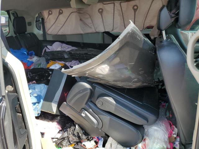 Photo 6 from auction – 2016 CHRYSLER TOWN & COU with VIN 2C4RC1BG1GR137883