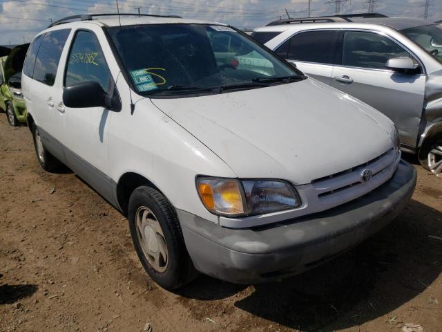 TOYOTA SIENNA LE 2000 with VIN 4T3ZF13C4YU295953 - Photo from auction