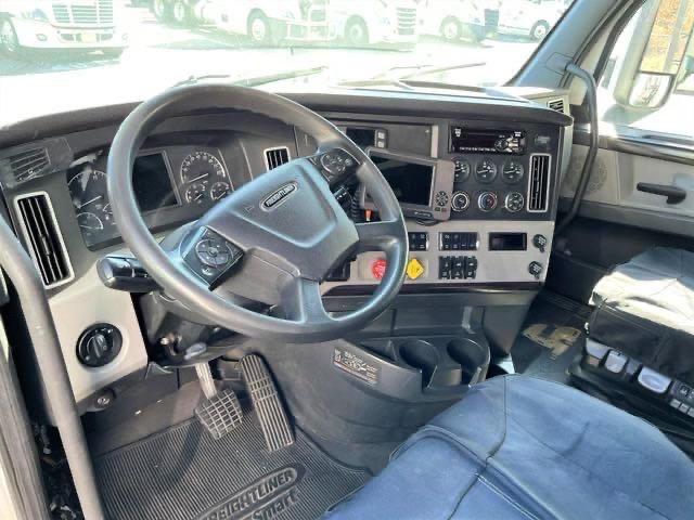 Photo 5 from auction – 2014 FREIGHTLINER CASCADIA 1 with VIN 1FUJGLD68ELFR8758