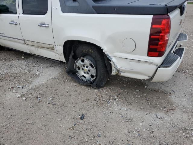 Photo 10 from auction – 2011 CHEVROLET AVALANCHE with VIN 3GNTKGE37BG255706