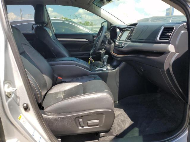 Photo 5 from auction – 2019 TOYOTA HIGHLANDER with VIN 5TDJZRFH8KS613754