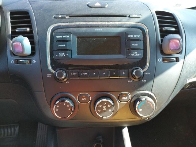 Photo 9 from auction – 2017 KIA FORTE LX with VIN 3KPFK4A74HE140949