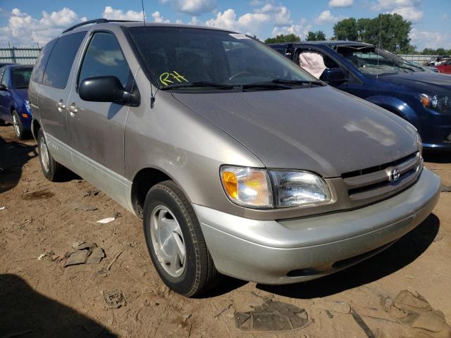 TOYOTA SIENNA LE 2000 with VIN 4T3ZF13C3YU272180 - Photo from auction