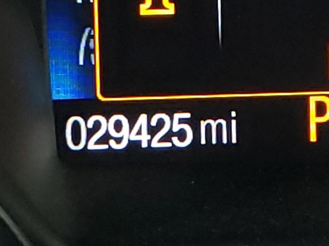 Photo 8 from auction – 2017 FORD ESCAPE SE with VIN 1FMCU0GD0HUD82296