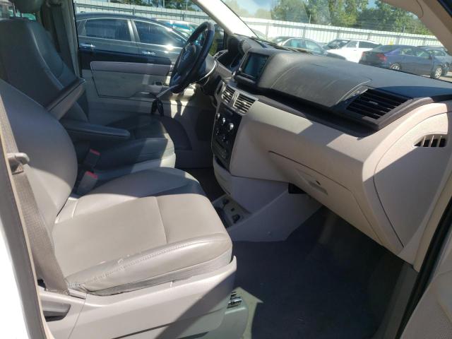 Photo 5 from auction – 2011 VOLKSWAGEN ROUTAN SE with VIN 2V4RW3DG0BR668295