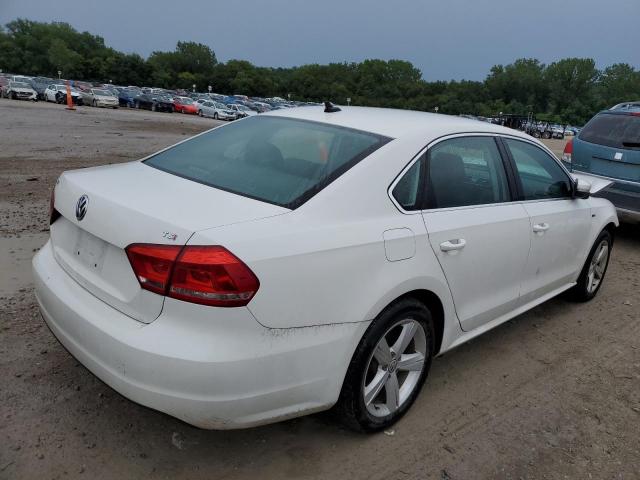 Photo 4 from auction – 2015 VOLKSWAGEN PASSAT S with VIN 1VWAS7A3XFC112700